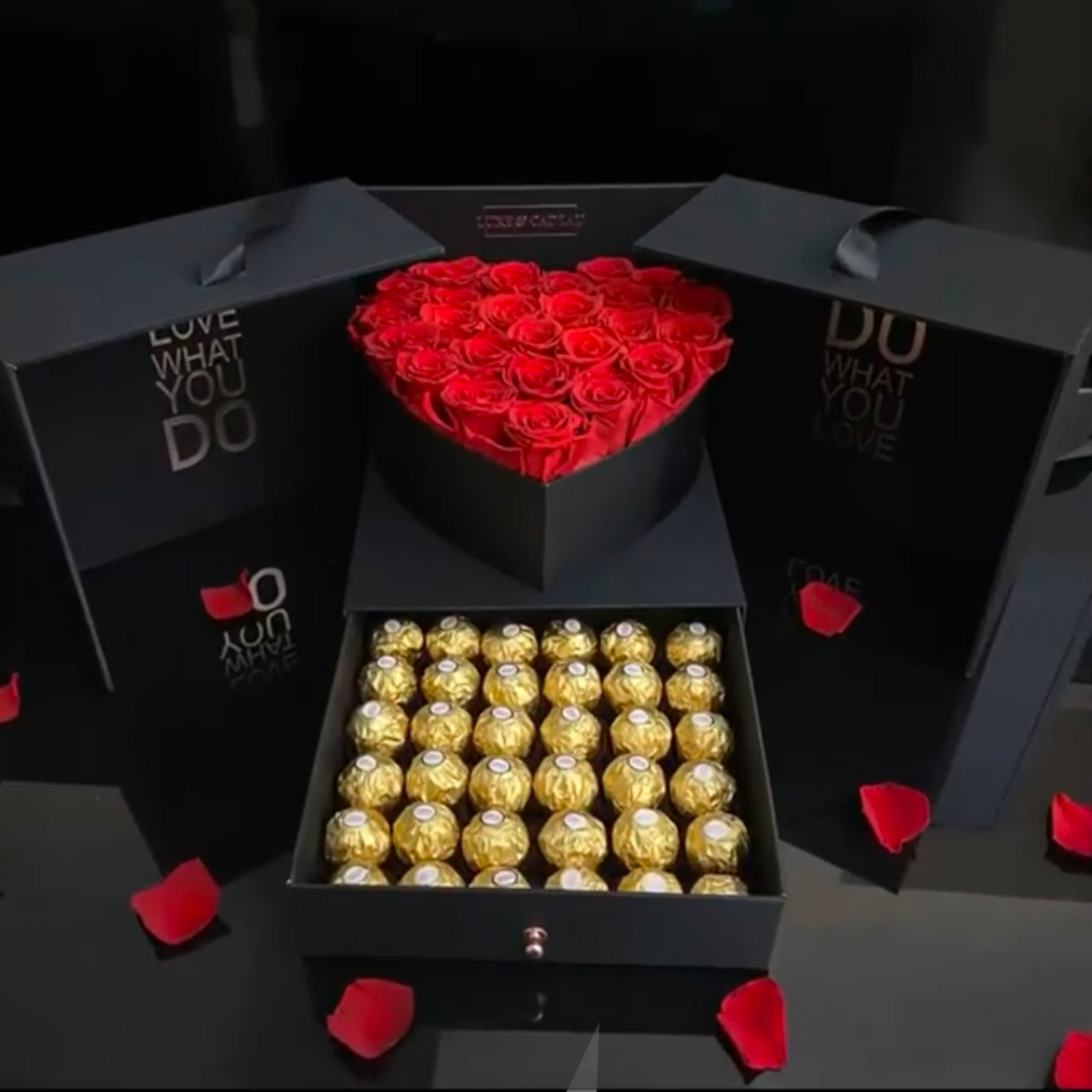 Roses éternelles personnalisée avec chocolat boîte surprise